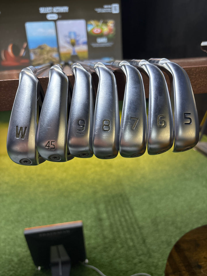 Demo Right Hand Ping G430 Irons 5-GW Steel Regular Shaft