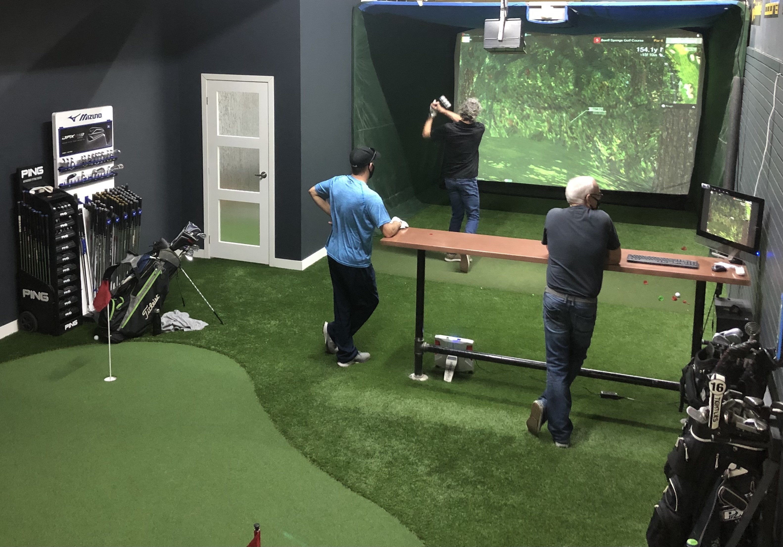 2 Hour Trackman Golf Course Simulator Play – Niagara Golf Warehouse